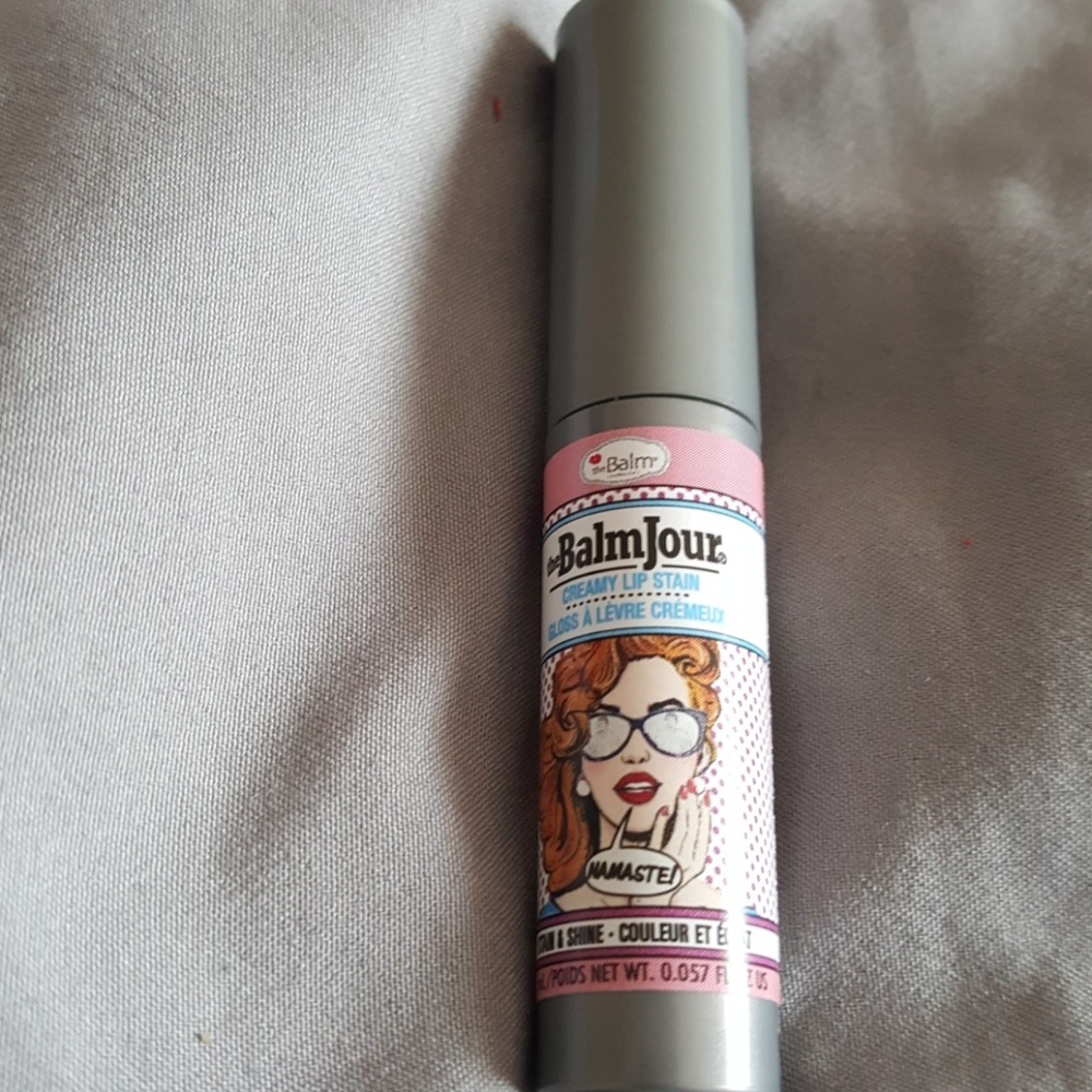 Creamy lip stain and shine